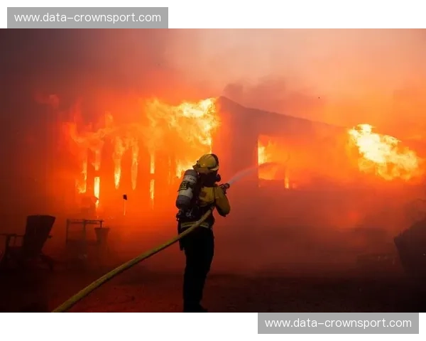 红魔的王座与女王的逆袭：梦剧场那一抹不灭的蓝白硝烟